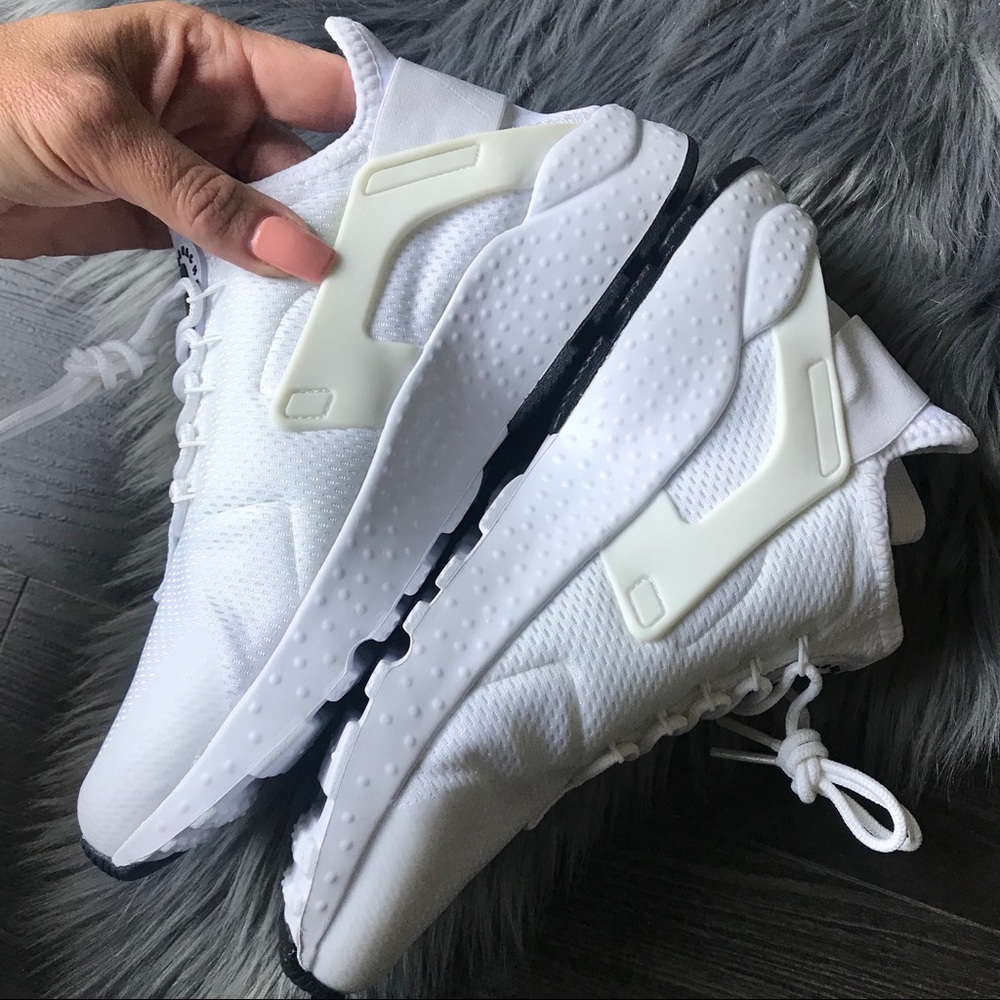 NWB 🌫 NIKE WOMENS HUARACHE SIZE 5 - Picture 6 of 8